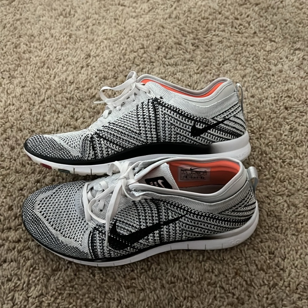 Nike free TR Flyknit size 7.5 - Picture 4 of 9